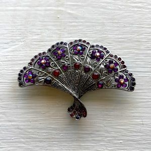 Vintage victorian fan brooch/pendant.